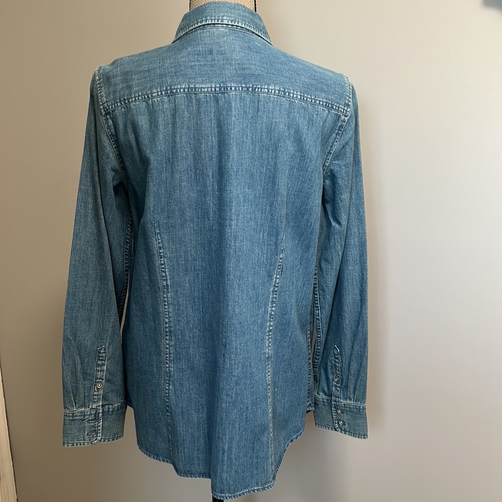 Talbots LS Sz Medium Button Front 100% Cotton Classic Tailored Blue Denim Shirt - Picture 8 of 10